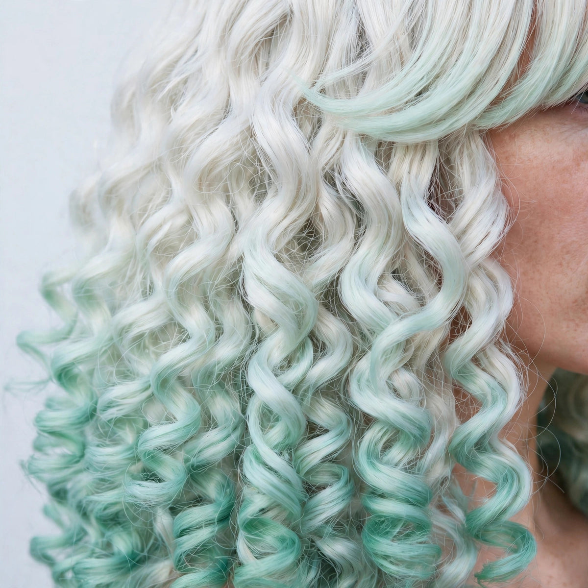Platinum Mint Ombre long curly ombre cosplay wig - close-up of curls and ombre color
