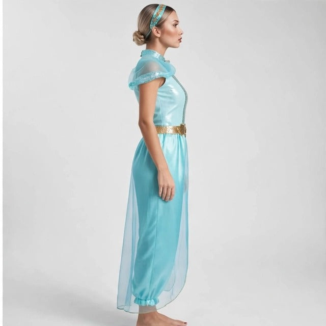 Side pose model shot